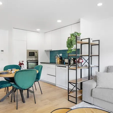 Sunny | Balcony & Pool Daire