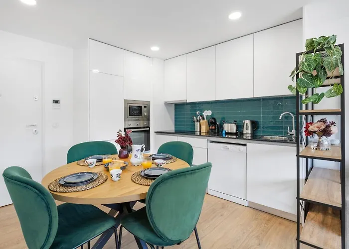 Sunny | Balcony & Pool Espinho (Aveiro)