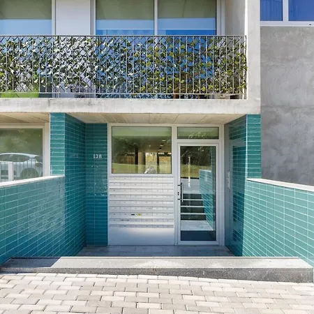 Sunny | Balcony & Pool Apartman *